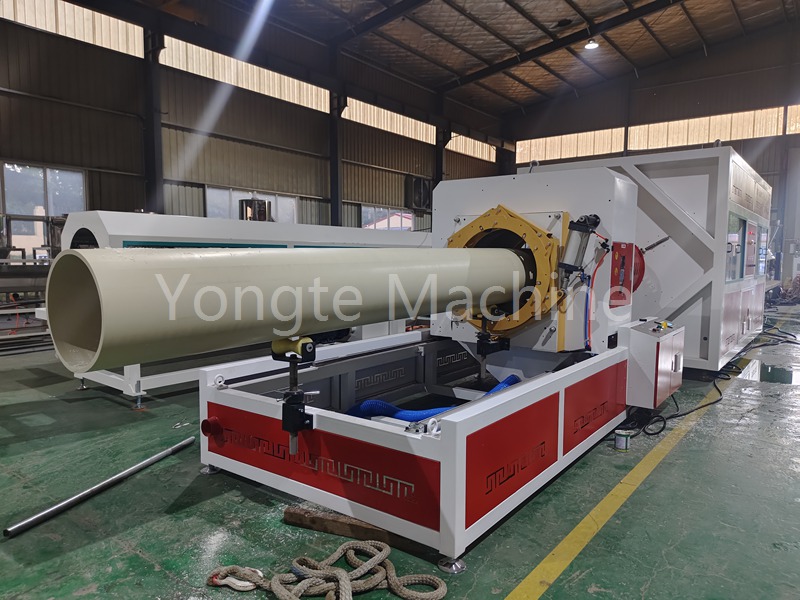 Yongte Plastic Machinery wprowadza w pełni automatyczną linię produkcyjną rur PCV, prowadząc nowy trend wydajnej produkcji w branży