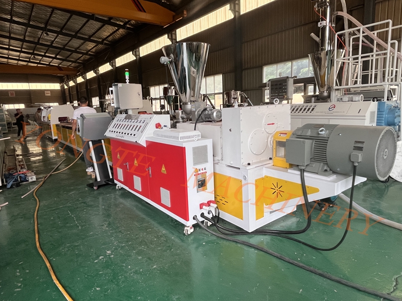 Jak rozwiązać problem produkcyjny koryta kablowego PVC? Yongte Plastic Machinery zapewnia innowacyjne rozwiązania