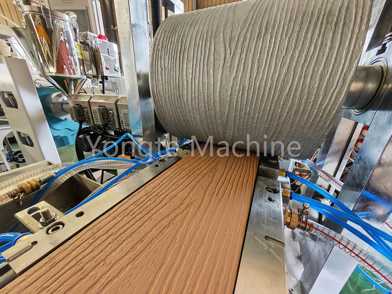 Jak dostosować głębokość wytłaczania na desce WPC?