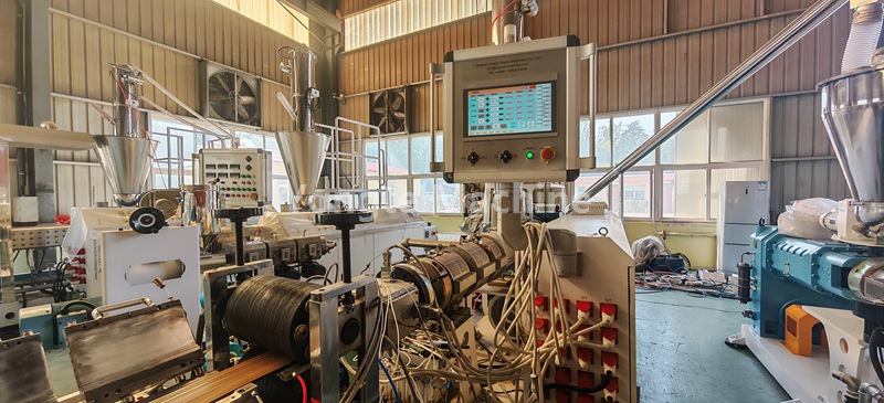 Maszyna do profili WPC testowana dla klienta z Republiki Południowej Afryki