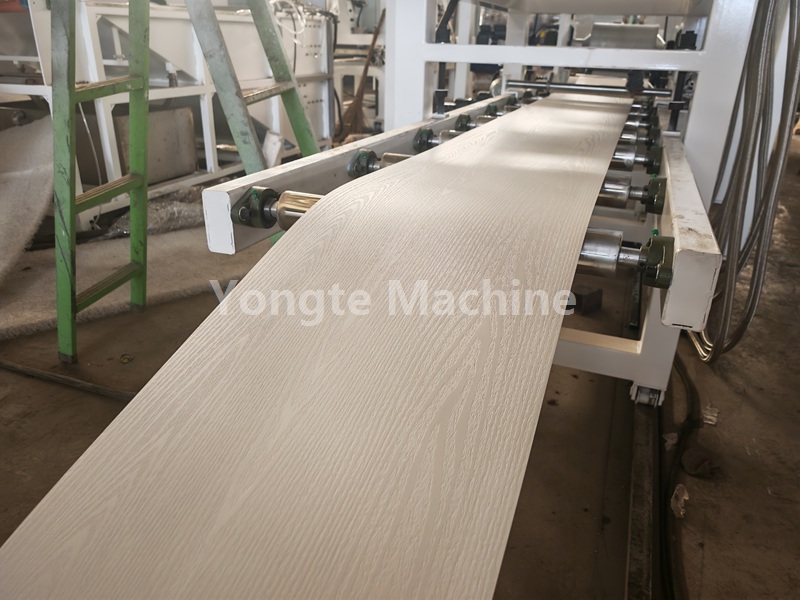 Pomyślnie przetestowano maszynę podłogową LVT