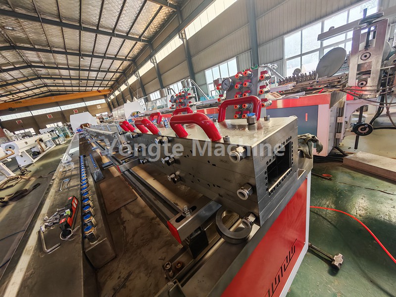 Linia do wytłaczania ościeżnic WPC do produkcji wykończenia dla klientów z Indii