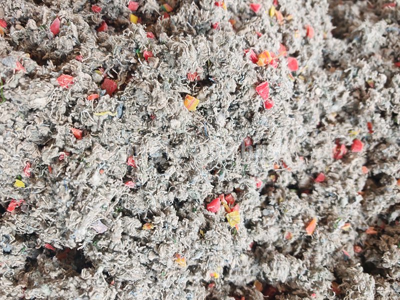 Yongte wprowadza na rynek innowacyjną maszynę tarasową WPC, która przekształca odpady odzieżowe w ekologiczne materiały budowlane