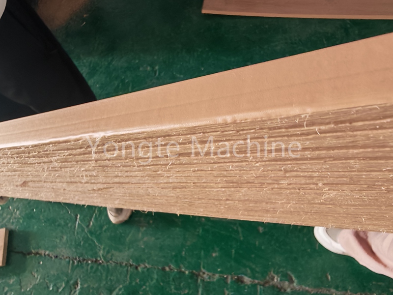 Jak uzyskać drewnopodobną szorstką teksturę na powierzchni produktów WPC?