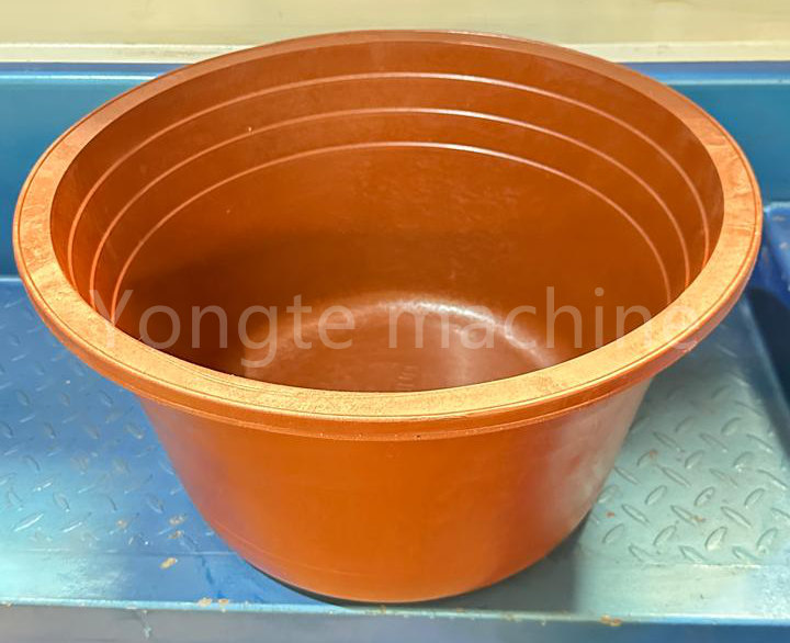 Plastic water tank produced from recycled plastic film