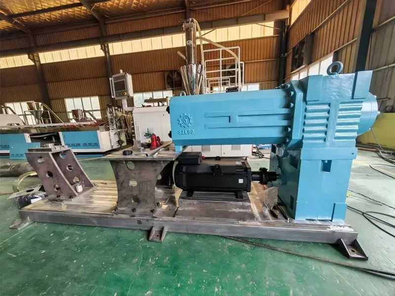 Instalacja wytłaczarki SJSZ80/156 WPC